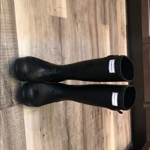 Black matte hunter boots
